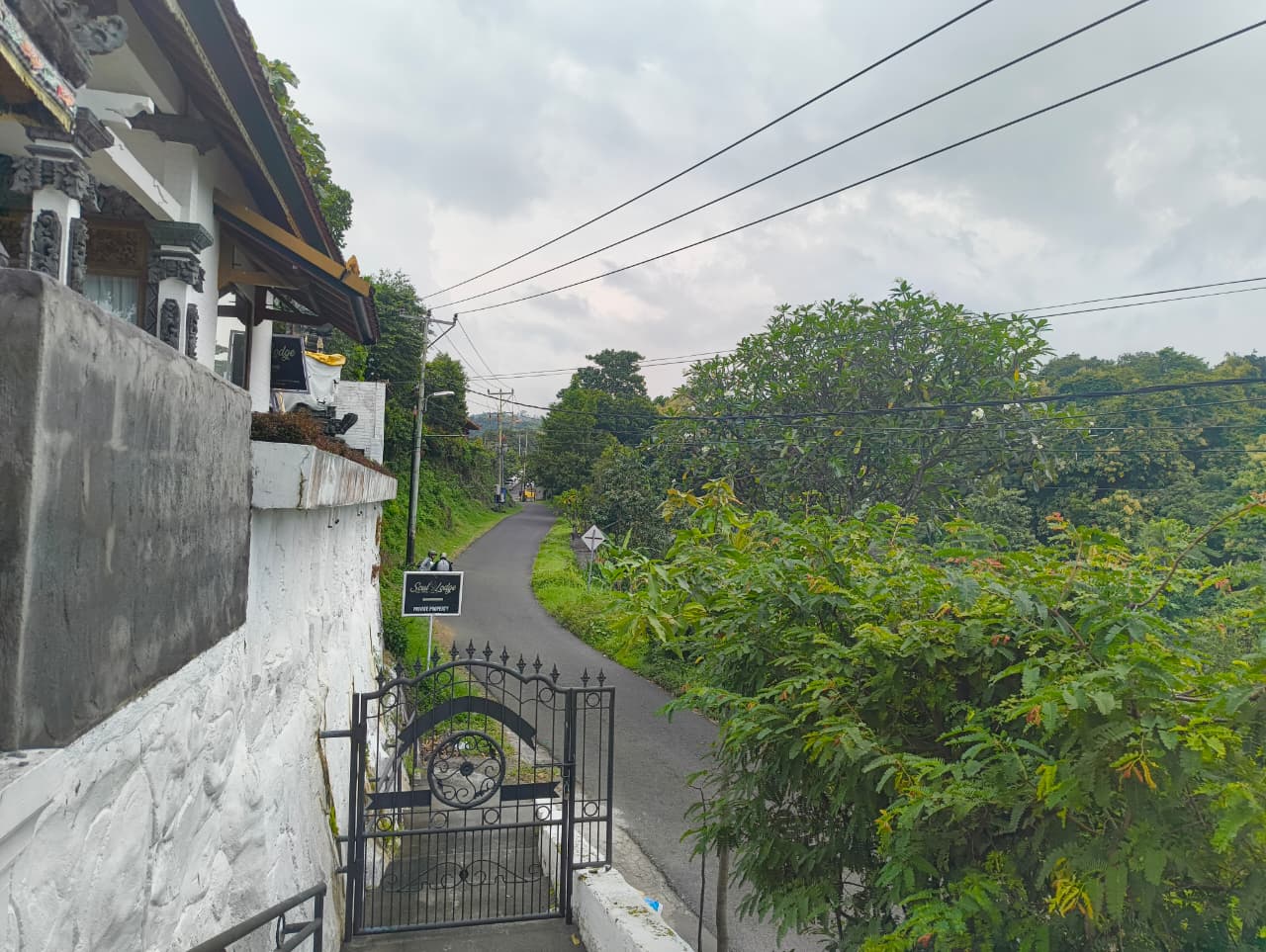 Road to Brahmavihara-Arama